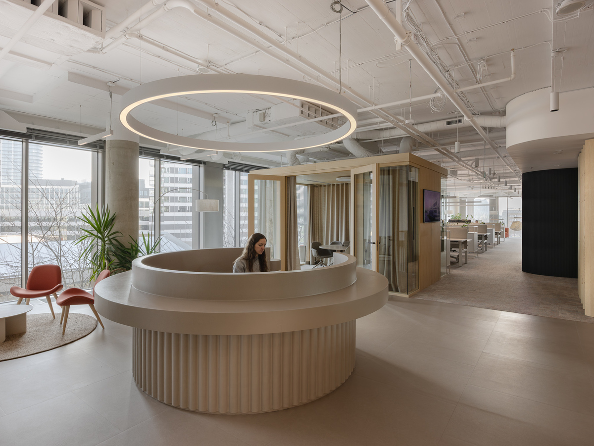 Dizajnový recepčný pult 